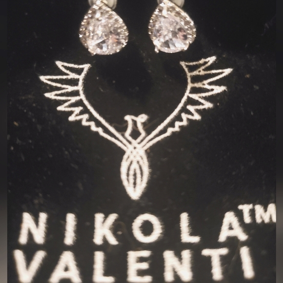 ❤️ 2/$80 Tear drop Earrings - Picture 2 of 3